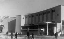 221110 Gezicht op de voorgevel van de Stadsschouwburg (Lucasbolwerk 24) te Utrecht.